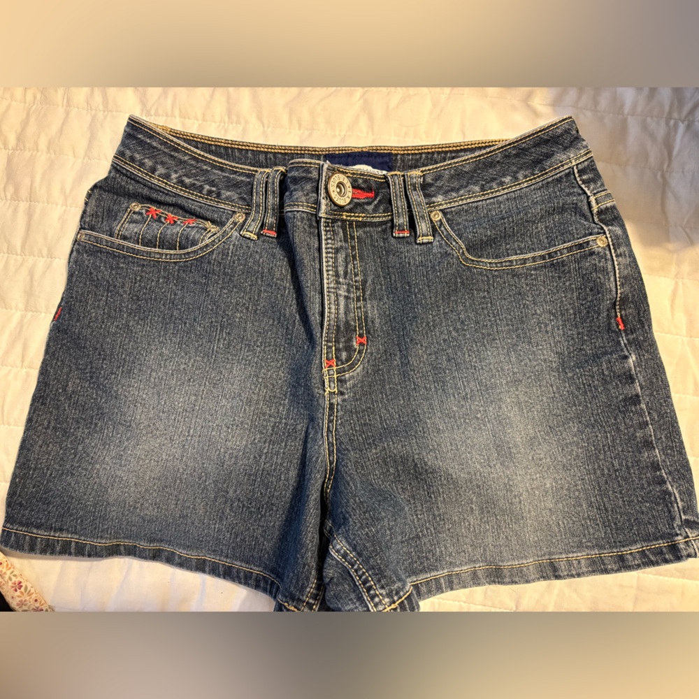 L.A. Blues VTG. Women's Stretch Denim Shorts Flap Back Pocket Red Stitch 10
